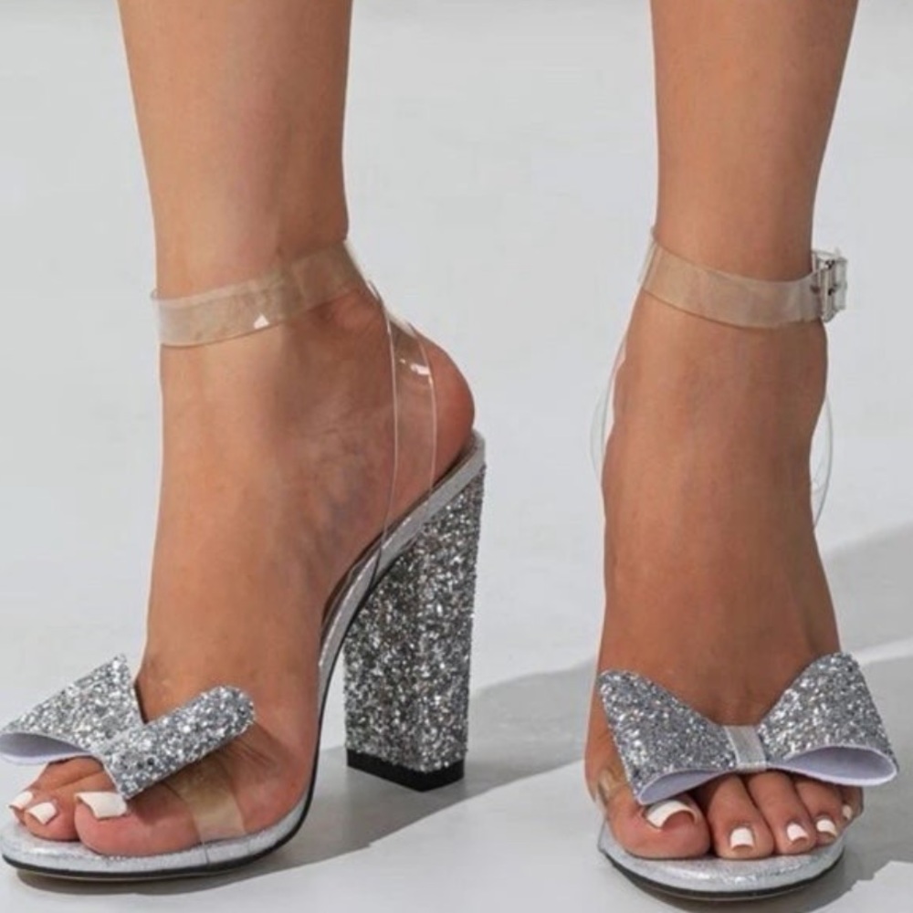 NWT Women's Size 6.5 Silver Glitter 4' Heels Dress Party Shoes